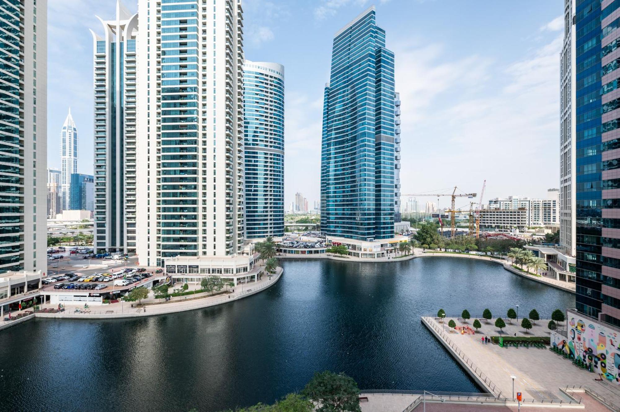 Upscale Studio Full Lake View In Goldcrest View Tower Dubai Esterno foto