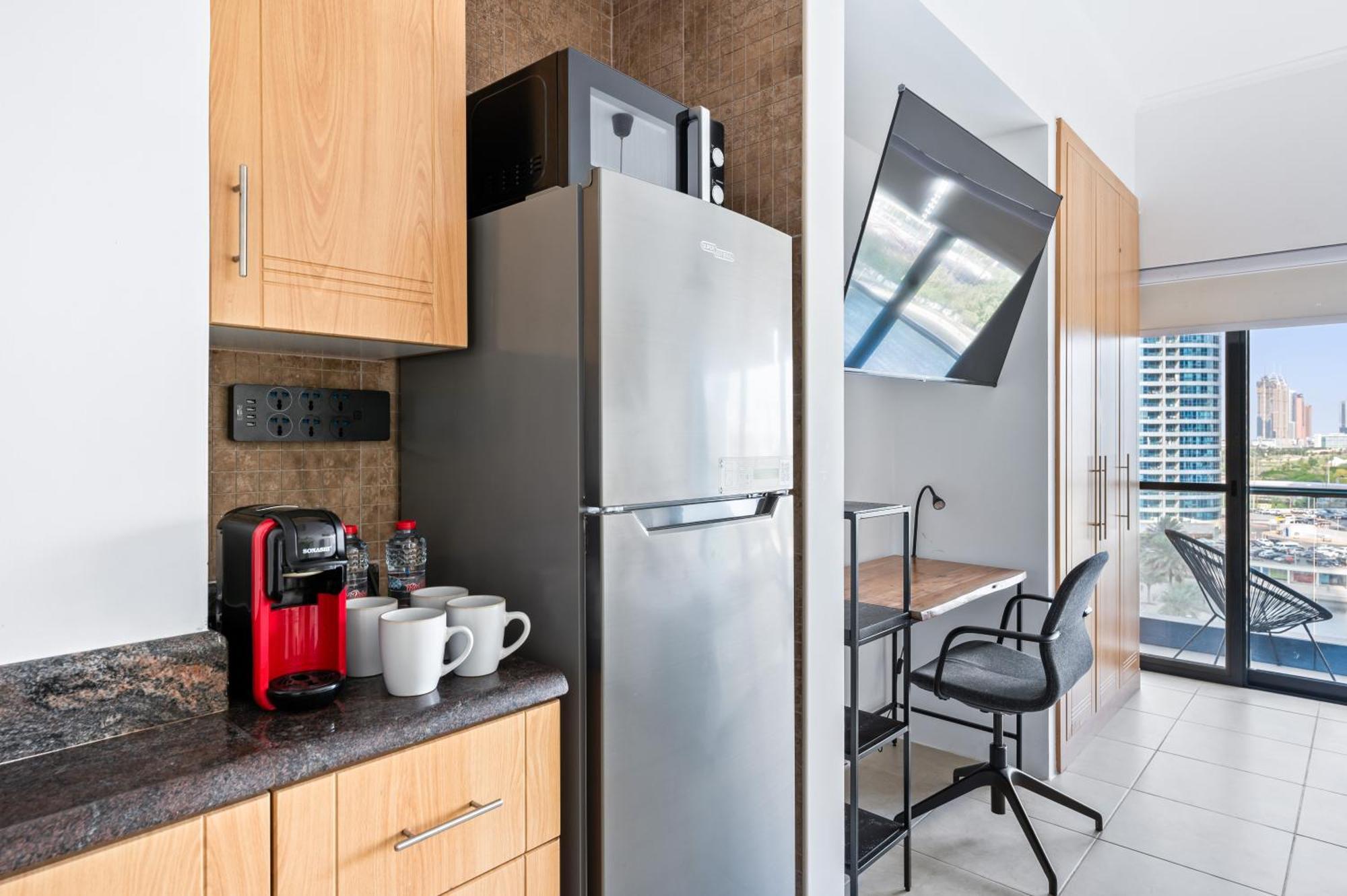 Upscale Studio Full Lake View In Goldcrest View Tower Dubai Esterno foto