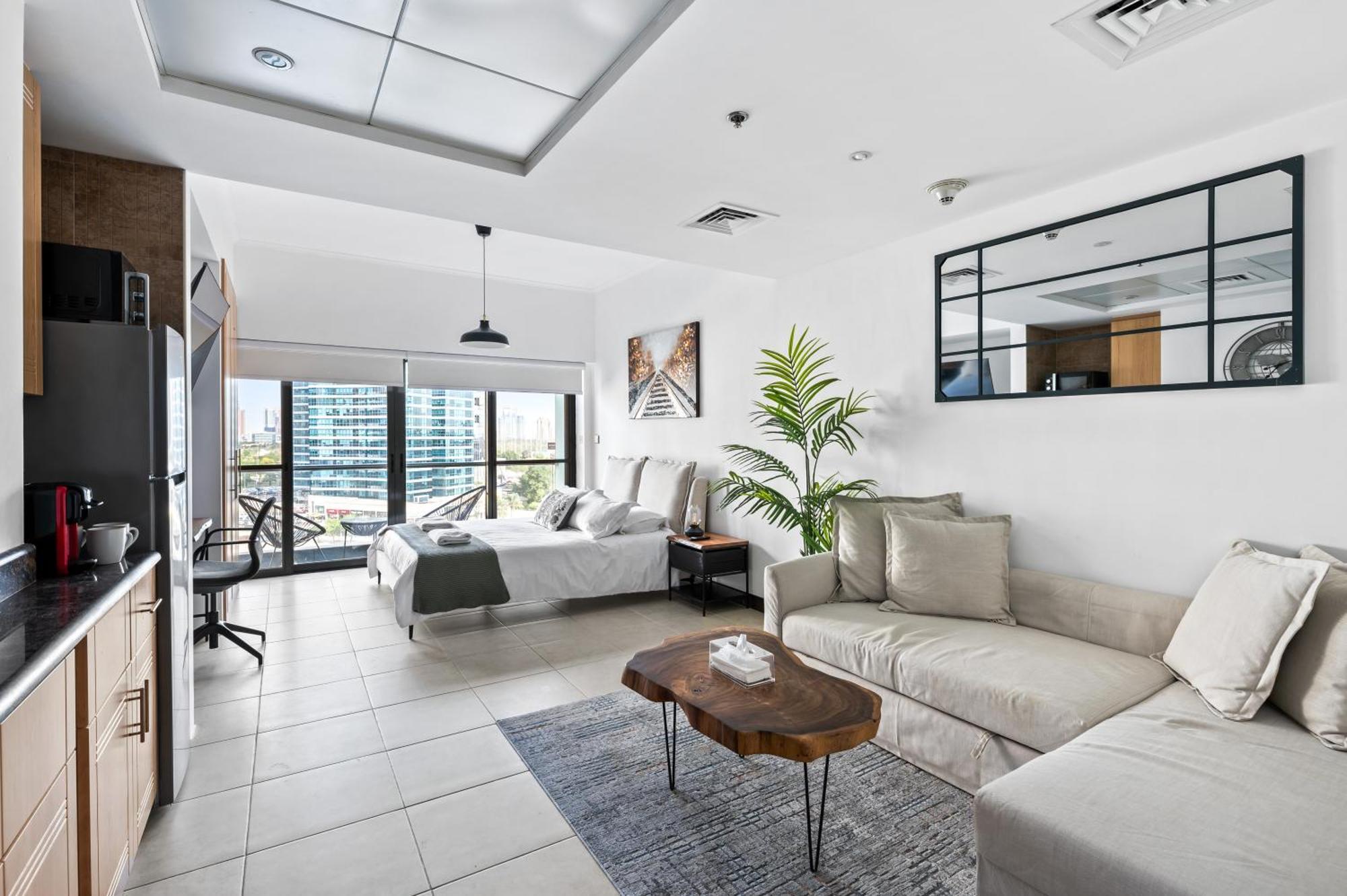 Upscale Studio Full Lake View In Goldcrest View Tower Dubai Esterno foto