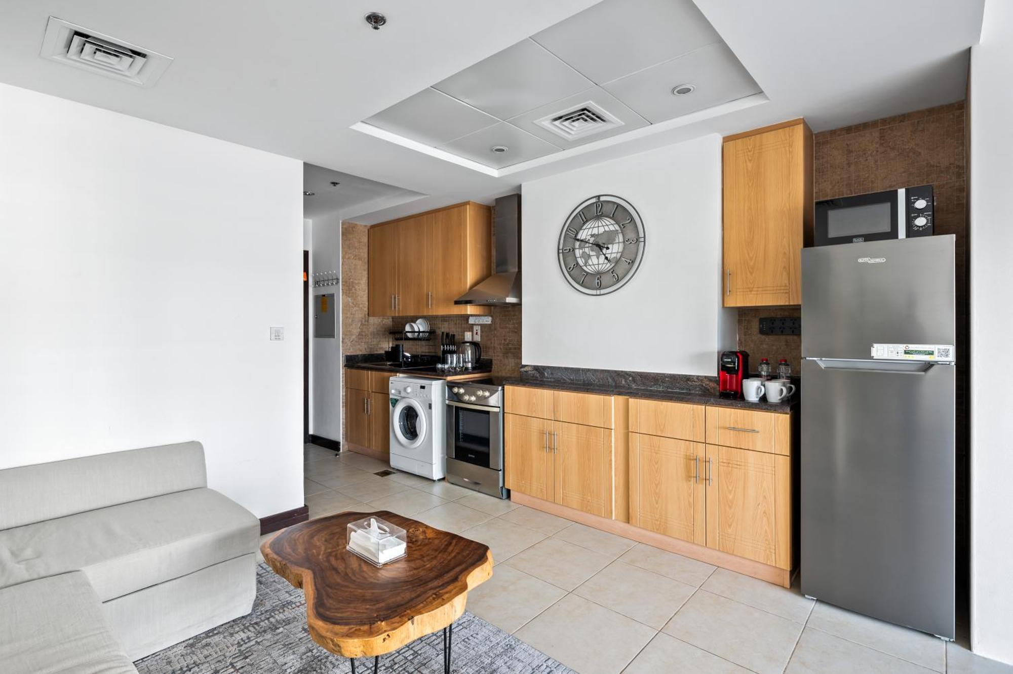 Upscale Studio Full Lake View In Goldcrest View Tower Dubai Esterno foto