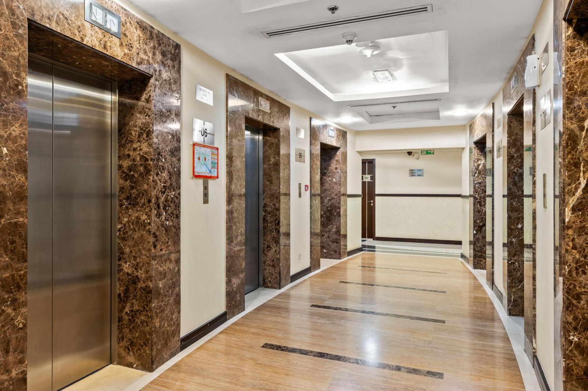 Upscale Studio Full Lake View In Goldcrest View Tower Dubai Esterno foto