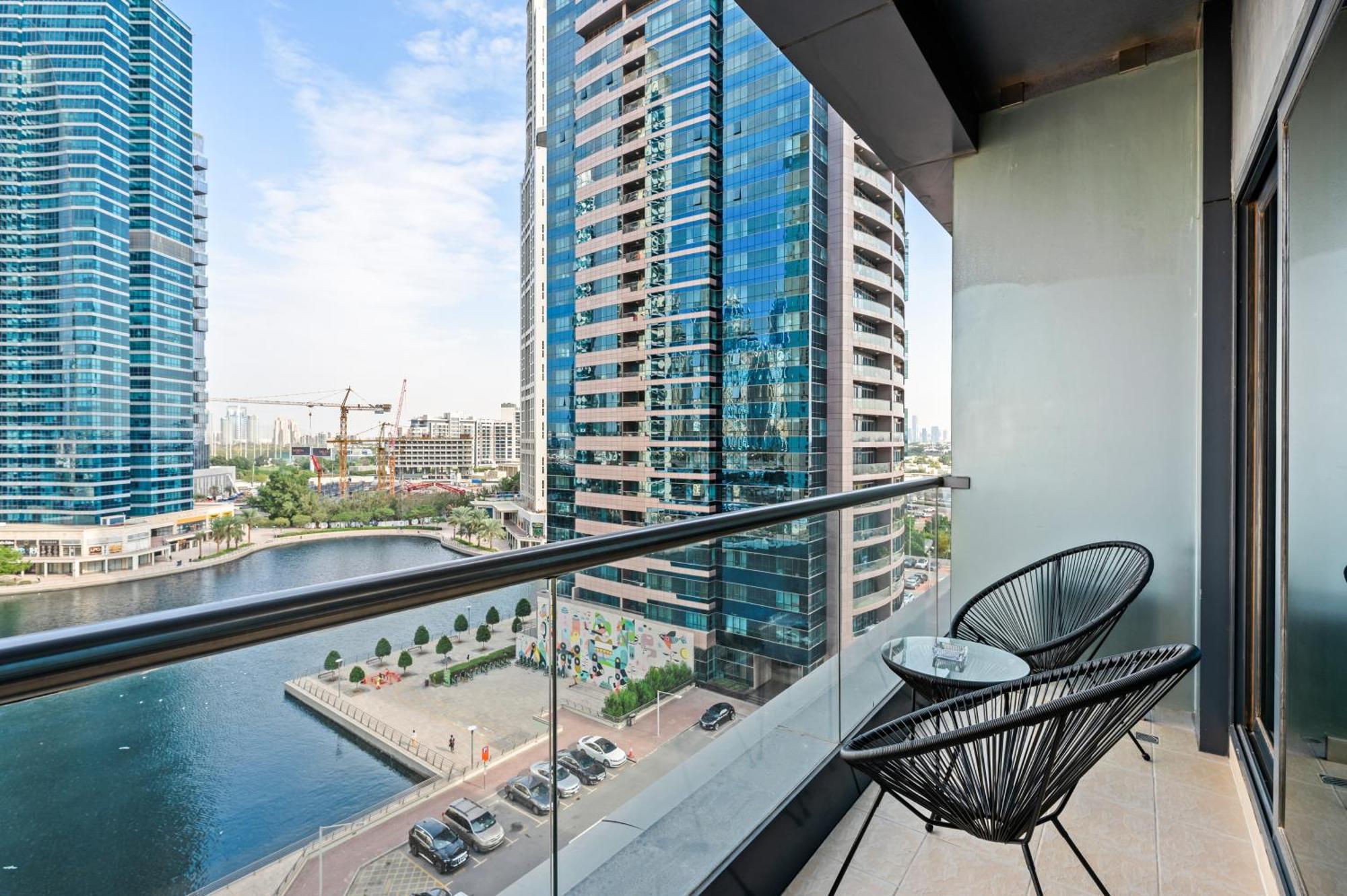 Upscale Studio Full Lake View In Goldcrest View Tower Dubai Esterno foto