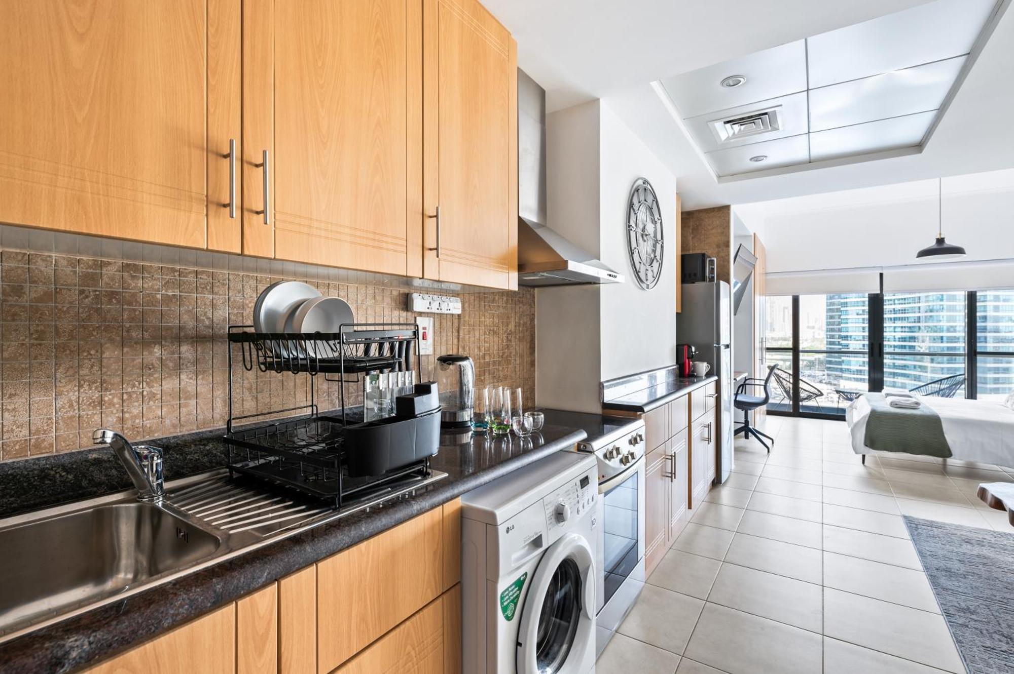 Upscale Studio Full Lake View In Goldcrest View Tower Dubai Esterno foto