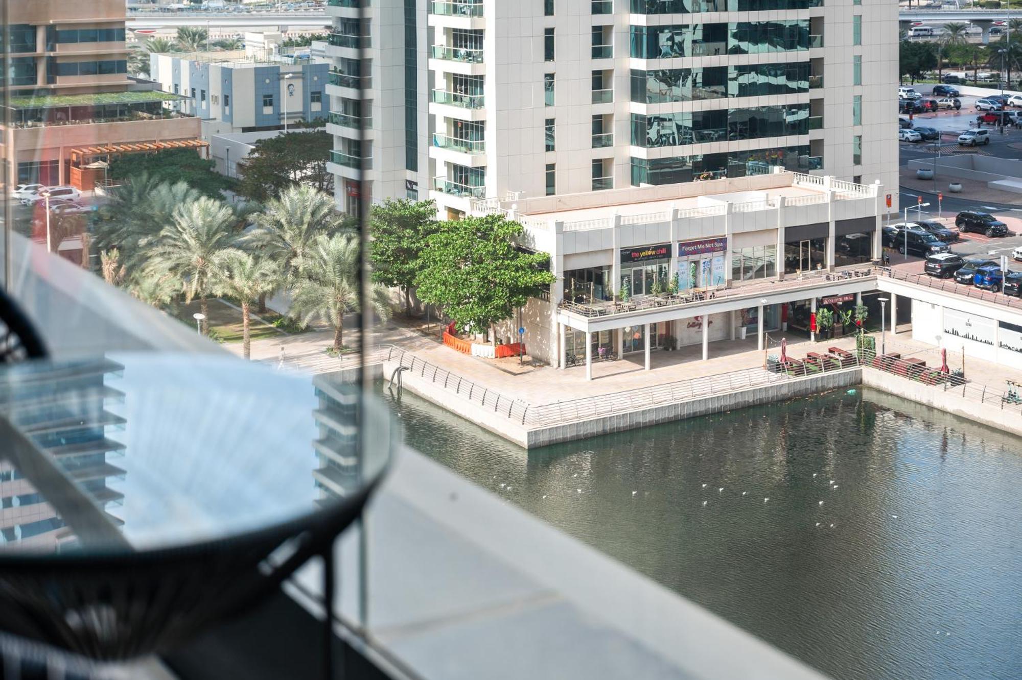 Upscale Studio Full Lake View In Goldcrest View Tower Dubai Esterno foto