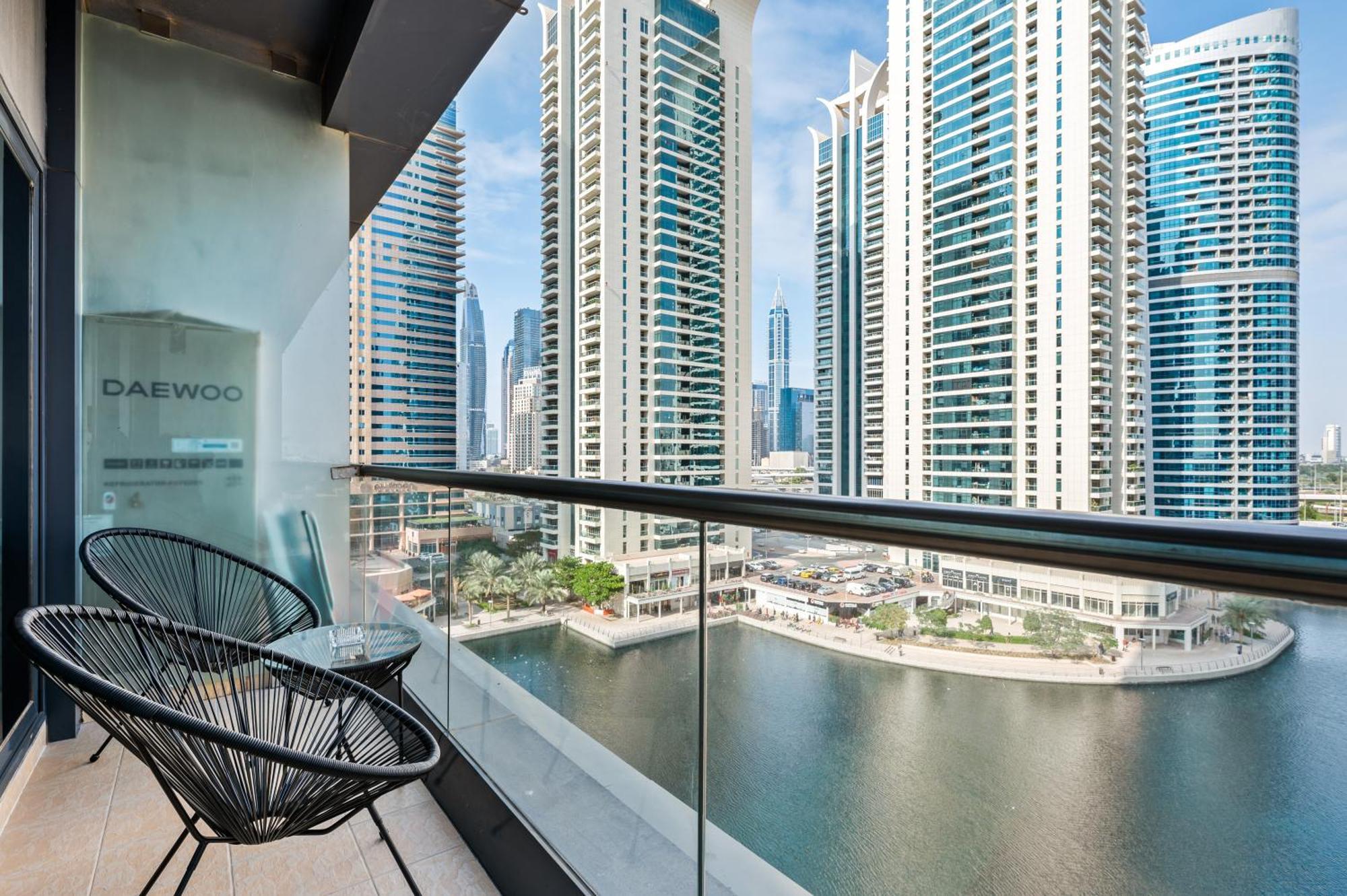 Upscale Studio Full Lake View In Goldcrest View Tower Dubai Esterno foto