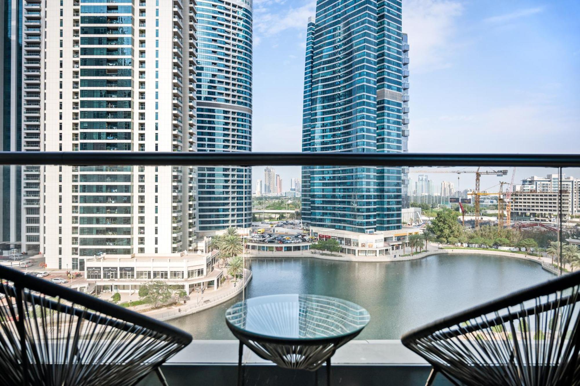 Upscale Studio Full Lake View In Goldcrest View Tower Dubai Esterno foto